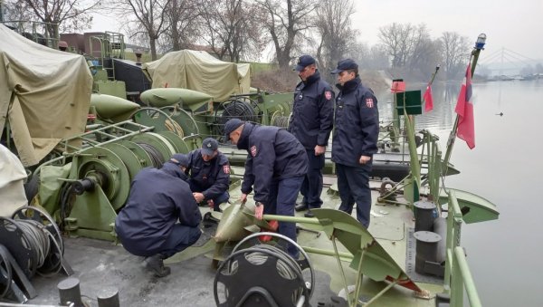 ОБУКА У РЕЧНОЈ ФЛОТИЛИ: Погледајте како изгледа оспособљавање професионалних војника (ФОТО) ОБУКА У РЕЧНОЈ ФЛОТИЛИ: Погледајте како изгледа оспособљавање професионалних војника (ФОТО)