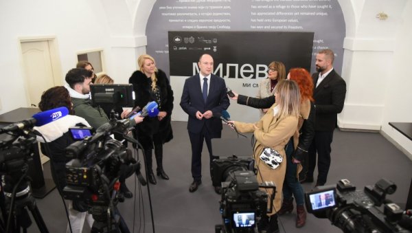 ИЗЛОЖБА „МИЛЕВА КАО КРУНА: Троје градоначелника Новог Сада испратили годину Европске престонице културе ИЗЛОЖБА „МИЛЕВА КАО КРУНА: Троје градоначелника Новог Сада испратили годину Европске престонице културе
