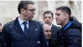 МЕТА НА ДАНИЛОВОМ ЧЕЛУ, ЈУРИЛИ БИ И ВУКАНА: Курти удара на целу породицу Вучић МЕТА НА ДАНИЛОВОМ ЧЕЛУ, ЈУРИЛИ БИ И ВУКАНА: Курти удара на целу породицу Вучић