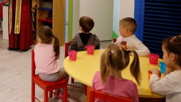 СКУПЉЕ У ПРИВАТНИМ ВРТИЋИМА: Нови удар на буџет родитеља предшколаца на подручју града Источног Сарајева СКУПЉЕ У ПРИВАТНИМ ВРТИЋИМА: Нови удар на буџет родитеља предшколаца на подручју града Источног Сарајева