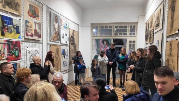 КОЛЕКТИВНА ИЗЛОЖБА МЛАДИХ АУТОРА: “Припрема, позор, САД“, у параћинској Библиотеци КОЛЕКТИВНА ИЗЛОЖБА МЛАДИХ АУТОРА: “Припрема, позор, САД“, у параћинској Библиотеци