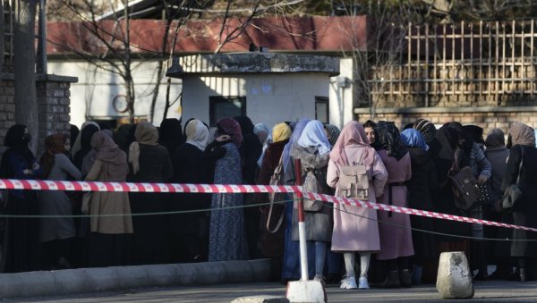 ЈЕЗИВИ ПОДАЦИ ЗА 21. ВЕК: Талибани су забранама лишили образовања 1,4 милиона авганистанских девојчица и девојака ЈЕЗИВИ ПОДАЦИ ЗА 21. ВЕК: Талибани су забранама лишили образовања 1,4 милиона авганистанских девојчица и девојака