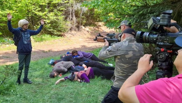 ЈОШ ВИДИМ СЕБЕ КАКО МОЛИМ: Чико, жив сам, немој, не убијај… ЈОШ ВИДИМ СЕБЕ КАКО МОЛИМ: Чико, жив сам, немој, не убијај…