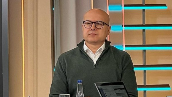 ВУЧЕВИЋ О НОВИМ ПОТЕЗИМА ПРИШТИНЕ: Курти пребацује лоптицу у двориште Кфора - морамо избећи конфликт по сваку цену ВУЧЕВИЋ О НОВИМ ПОТЕЗИМА ПРИШТИНЕ: Курти пребацује лоптицу у двориште Кфора - морамо избећи конфликт по сваку цену
