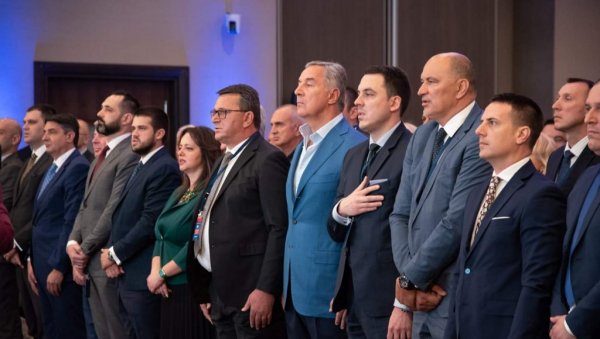 ДПС СЕ РЕШИО ДОКАЗА ПРЕ ПРЕДАЈЕ? Пред одлазак са власти, Милова странка у Подгорици уништила око 600 килограма докумената ДПС СЕ РЕШИО ДОКАЗА ПРЕ ПРЕДАЈЕ? Пред одлазак са власти, Милова странка у Подгорици уништила око 600 килограма докумената