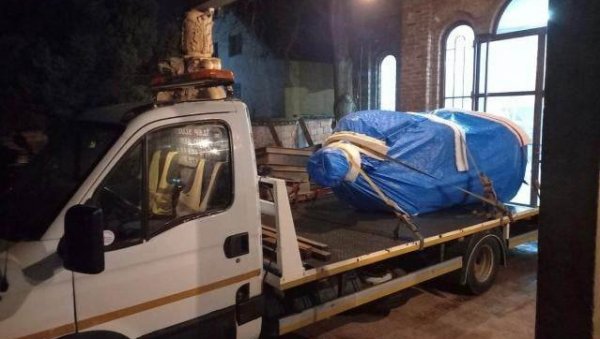 ВУК СПРЕМАН ЗА ПОВРАТАК У БЕОГРАД: Завршена рестаурација Вуковог споменика у атељеу вајара Зорана Кузмановића у Смедереву ВУК СПРЕМАН ЗА ПОВРАТАК У БЕОГРАД: Завршена рестаурација Вуковог споменика у атељеу вајара Зорана Кузмановића у Смедереву