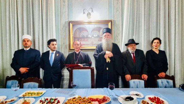 ТРАДИЦИОНАЛНИ БОЖИЋНИ ПРИЈЕМ БАРСКОГ НАДБИСКУПА: Порука мира, љубави и уважавања (ФОТО) ТРАДИЦИОНАЛНИ БОЖИЋНИ ПРИЈЕМ БАРСКОГ НАДБИСКУПА: Порука мира, љубави и уважавања (ФОТО)
