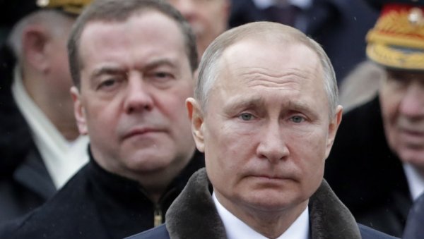 ПУТИН ОТВОРИО НОВУ ФУНКЦИЈУ: Важно место ће заузети Медведев ПУТИН ОТВОРИО НОВУ ФУНКЦИЈУ: Важно место ће заузети Медведев
