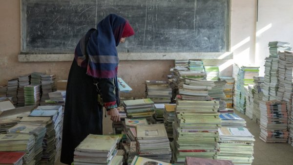 ТРЕБА ДА СЕ ОЗБИЉНО ПОЗАБАВЕ ТИМ ПИТАЊЕМ: Врховни ирански верски вођа забринут - Тровање ученица је неопростив злочин ТРЕБА ДА СЕ ОЗБИЉНО ПОЗАБАВЕ ТИМ ПИТАЊЕМ: Врховни ирански верски вођа забринут - Тровање ученица је неопростив злочин