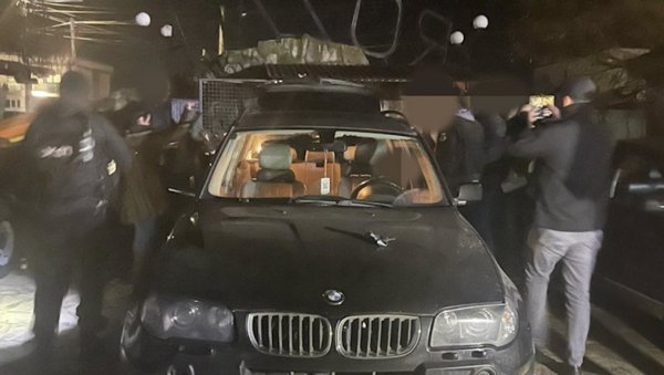 АЛБАНСКИ ТЕРОРИСТА УХАПШЕН У БУЈАНОВЦУ: Пронашли му огромне количине оружја и експлозива (ФОТО) АЛБАНСКИ ТЕРОРИСТА УХАПШЕН У БУЈАНОВЦУ: Пронашли му огромне количине оружја и експлозива (ФОТО)