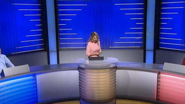 СНИМАК ИЗ СЛАГАЛИЦЕ О КОМ БРУЈИ СРБИЈА: Изгубио у квизу, па реакцијом разбеснео твитераше - излив сујете или нешто друго (ВИДЕО) СНИМАК ИЗ СЛАГАЛИЦЕ О КОМ БРУЈИ СРБИЈА: Изгубио у квизу, па реакцијом разбеснео твитераше - излив сујете или нешто друго (ВИДЕО)