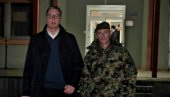 НОВЕ ИНФОРМАЦИЈЕ ИЗ РАШКЕ: Вучић у поноћној шетњи са начелником Генералштаба НОВЕ ИНФОРМАЦИЈЕ ИЗ РАШКЕ: Вучић у поноћној шетњи са начелником Генералштаба