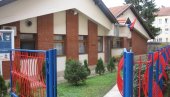 ДАНАС ОБДУКЦИЈА ДЕТЕТА ИЗ ВЛАДИЧИНОГ ХАНА: Постоји снимак из ходника где је дете пало ДАНАС ОБДУКЦИЈА ДЕТЕТА ИЗ ВЛАДИЧИНОГ ХАНА: Постоји снимак из ходника где је дете пало