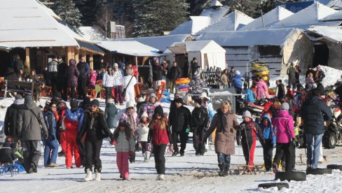 OD DANAS KREĆE PRIJAVA ZA TURISTIČKE VAUČERE: Evo ko sve ima pravo na njih i kako da se prijavite OD DANAS KREĆE PRIJAVA ZA TURISTIČKE VAUČERE: Evo ko sve ima pravo na njih i kako da se prijavite