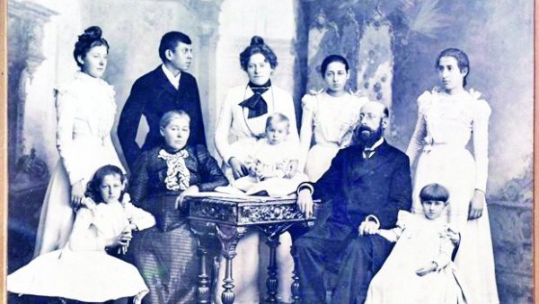 ПОРОДИЧНИ ДОМ ПЕТРОВИЋА ЧЕТНИЧКИ ПРИХВАТНИ ЦЕНТАР: Надежда Петровић је одржавала и везе са Аписовом организацијом Црна рука