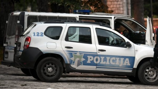 НОЖЕМ ПОКУШАО ДА УБИЈЕ ДВЕ ОСОБЕ: Ухапшен Подгоричанин (21) после масовне туче у близини Електротехничке школе НОЖЕМ ПОКУШАО ДА УБИЈЕ ДВЕ ОСОБЕ: Ухапшен Подгоричанин (21) после масовне туче у близини Електротехничке школе