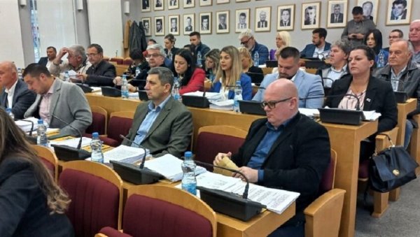 ПРЕКИНУТА СЕДНИЦА СО ХЕРЦЕГ НОВИ: Усвојен буџет за 2023. годину, наставак заседања 29. децембра ПРЕКИНУТА СЕДНИЦА СО ХЕРЦЕГ НОВИ: Усвојен буџет за 2023. годину, наставак заседања 29. децембра