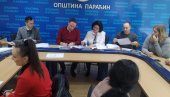 ЗА ИЗБЕГЛЕ И РАСЕЉЕНЕ ШЕСТ КУЋА: У Параћину данас потписани купопродајни уговори (ФОТО) ЗА ИЗБЕГЛЕ И РАСЕЉЕНЕ ШЕСТ КУЋА: У Параћину данас потписани купопродајни уговори (ФОТО)