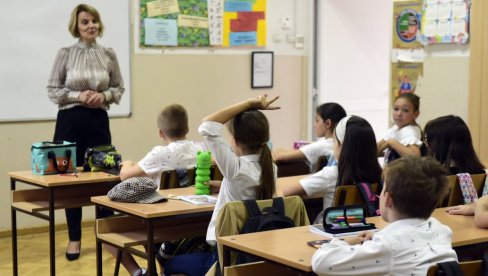 PODNETO 2.303 ZAHTEVA: Povećano interesovanje za upis prvaka u školu kojoj ne pripadaju po mestu stanovanja PODNETO 2.303 ZAHTEVA: Povećano interesovanje za upis prvaka u školu kojoj ne pripadaju po mestu stanovanja