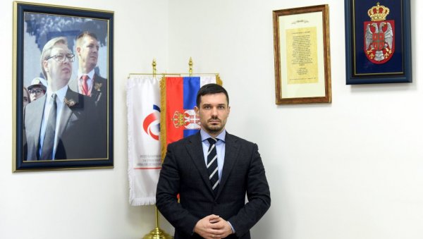 НИКОМЕ НИЈЕ ПАЛО НА ПАМЕТ ДА ПИТА ЂИЛАСА ОДАКЛЕ МУ 619 МИЛИОНА ЕВРА: Огњеновић поводом напада појединих медија на породицу Вучића НИКОМЕ НИЈЕ ПАЛО НА ПАМЕТ ДА ПИТА ЂИЛАСА ОДАКЛЕ МУ 619 МИЛИОНА ЕВРА: Огњеновић поводом напада појединих медија на породицу Вучића