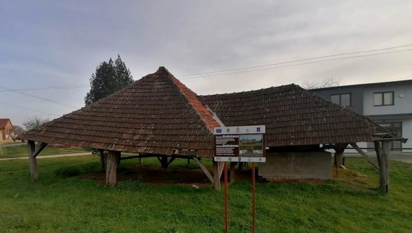 НОВО РУХО ЗА СТАРЕ ИЗВОРЕ ЖИВОТА: Наткривени бунари у Владимировцу туристички потенцијал Општине Алибунар НОВО РУХО ЗА СТАРЕ ИЗВОРЕ ЖИВОТА: Наткривени бунари у Владимировцу туристички потенцијал Општине Алибунар