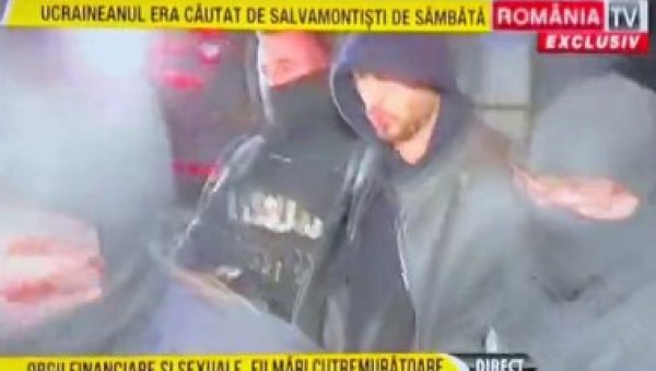 СНИМАК ХАПШЕЊА ЕНДРЈУА ТЕЈТА: Полиција упала у луксузну кућу инфлуенсера (ВИДЕО) СНИМАК ХАПШЕЊА ЕНДРЈУА ТЕЈТА: Полиција упала у луксузну кућу инфлуенсера (ВИДЕО)