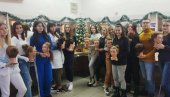 НОВОГОДИШЊА КРЕАТИВНОСТ ЂАКА: Будући фризери у Параћину украсили свој кабинет (ФОТО) НОВОГОДИШЊА КРЕАТИВНОСТ ЂАКА: Будући фризери у Параћину украсили свој кабинет (ФОТО)