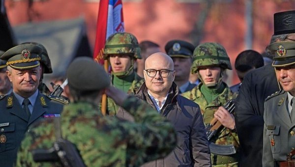МОЋАН ВИДЕО МИНИСТАРСТВА ОДБРАНЕ И ВОЈСКЕ СРБИЈЕ: Овако су честитали новогодишње и божићне празнике (ВИДЕО) МОЋАН ВИДЕО МИНИСТАРСТВА ОДБРАНЕ И ВОЈСКЕ СРБИЈЕ: Овако су честитали новогодишње и божићне празнике (ВИДЕО)