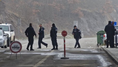 АЛБАНЦИ НЕ ДОЗВОЉАВАЈУ ДА СЕ УЂЕ НА КОСОВО И МЕТОХИЈУ: Блокада на Јарињу и Брњаку