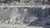 НЕВЕРОВАТНИ ПРИЗОРИ: Након зимске олује заледили се и Нијагарини водопади (ВИДЕО) НЕВЕРОВАТНИ ПРИЗОРИ: Након зимске олује заледили се и Нијагарини водопади (ВИДЕО)
