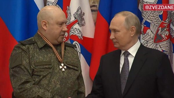 РАТ У УКРАЈИНИ: Путин у изненадној посети штабу ЈВО - Одликовао Суровикина, па послао јаку поруку војсци (ФОТО/ВИДЕО) РАТ У УКРАЈИНИ: Путин у изненадној посети штабу ЈВО - Одликовао Суровикина, па послао јаку поруку војсци (ФОТО/ВИДЕО)