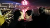 ЛУДИ ПРОВОД ЗА ДОЧЕК У БЕОГРАДУ: Репортери Новости на улицама престонице - град пун страних туриста (ФОТО/ВИДЕО) ЛУДИ ПРОВОД ЗА ДОЧЕК У БЕОГРАДУ: Репортери Новости на улицама престонице - град пун страних туриста (ФОТО/ВИДЕО)