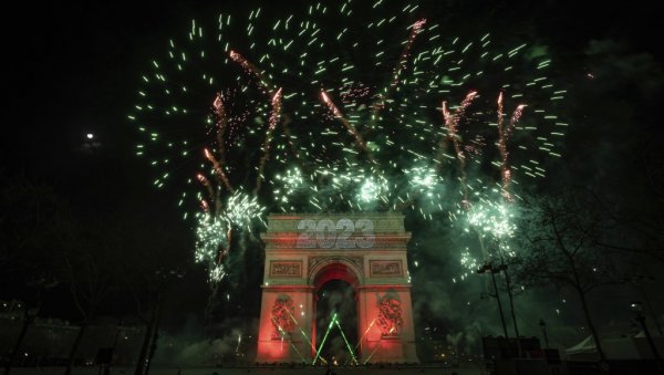 ЕВРОПА ИЗА БАРИКАДА: Париз укида новогодишњи спектакл