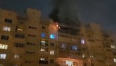 ХАОС У НОВОГОДИШЊОЈ НОЋИ: Ватромет погодио зграду, запалила се два стана (ВИДЕО) ХАОС У НОВОГОДИШЊОЈ НОЋИ: Ватромет погодио зграду, запалила се два стана (ВИДЕО)