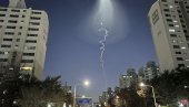 МИСТЕРИОЗНА ПОЈАВА НА НЕБУ: Траг светлости који се спирално шири, сви мислили да је НЛО - сада откривено шта је у питању (ФОТО)