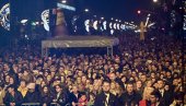 БАЊАЛУКА ЗАСИЈАЛА ОД ПРАЗНИЧНЕ ЕУФОРИЈЕ: Спектакуларни концерти и бројни туристи улепшали Tрг Крајине (ФОТО/ВИДЕО) БАЊАЛУКА ЗАСИЈАЛА ОД ПРАЗНИЧНЕ ЕУФОРИЈЕ: Спектакуларни концерти и бројни туристи улепшали Tрг Крајине (ФОТО/ВИДЕО)