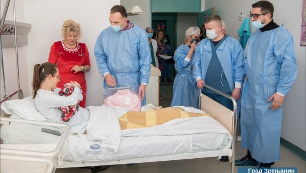 ТИБИТА ПРВА БЕБА: У Новој години девојчица обрадовала Зрењанин (ФОТО) ТИБИТА ПРВА БЕБА: У Новој години девојчица обрадовала Зрењанин (ФОТО)