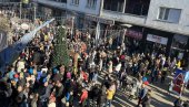 СВИ ЧЕКАЈУ ПРШУТИЈАДУ: Нова година у Лозници почела уз богат програм (ФОТО) СВИ ЧЕКАЈУ ПРШУТИЈАДУ: Нова година у Лозници почела уз богат програм (ФОТО)