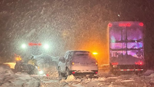 СНЕЖНЕ ОЛУЈЕ И ПАДАВИНЕ У КАЛИФОРНИЈИ: На северу државе наређена евакуација СНЕЖНЕ ОЛУЈЕ И ПАДАВИНЕ У КАЛИФОРНИЈИ: На северу државе наређена евакуација