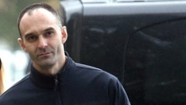 КАРАПАНЏИЋ НАГ И БОС ПРИМЉЕН У УРГЕНТНИ ЦЕНТАР: Беливуков човек довезен дезоријентисан, са бројним модрицама КАРАПАНЏИЋ НАГ И БОС ПРИМЉЕН У УРГЕНТНИ ЦЕНТАР: Беливуков човек довезен дезоријентисан, са бројним модрицама