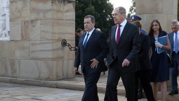 ЛАВРОВ ПОСЛАО ПИСМО ДАЧИЋУ: Једну реченицу написао руком (ФОТО) ЛАВРОВ ПОСЛАО ПИСМО ДАЧИЋУ: Једну реченицу написао руком (ФОТО)