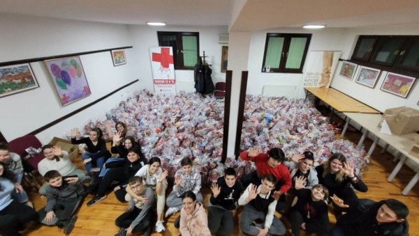 ПРИКУПЉЕНО 500 НОВОГОДИШЊИХ ПАКЕТИЋА: Велика хуманитарна акција Црвеног крста Кикинде ПРИКУПЉЕНО 500 НОВОГОДИШЊИХ ПАКЕТИЋА: Велика хуманитарна акција Црвеног крста Кикинде