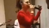 NOVI SKANDAL JADRANKE BARJAKTAROVIĆ: Na slavlju ponovo provocirala Srbiju (VIDEO) NOVI SKANDAL JADRANKE BARJAKTAROVIĆ: Na slavlju ponovo provocirala Srbiju (VIDEO)