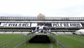 ПЕЛЕ СЕ ВРАТИО КУЋИ! Ковчег са телом краља фудбала на стадиону Сантоса (ФОТО) ПЕЛЕ СЕ ВРАТИО КУЋИ! Ковчег са телом краља фудбала на стадиону Сантоса (ФОТО)