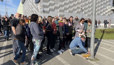 KAZNA ZA BAHATU VOŽNJU SA SMRTNIM ISHODOM KAO ZA UBISTVO: Predlog roditelja dece stradale u saobraćaju KAZNA ZA BAHATU VOŽNJU SA SMRTNIM ISHODOM KAO ZA UBISTVO: Predlog roditelja dece stradale u saobraćaju