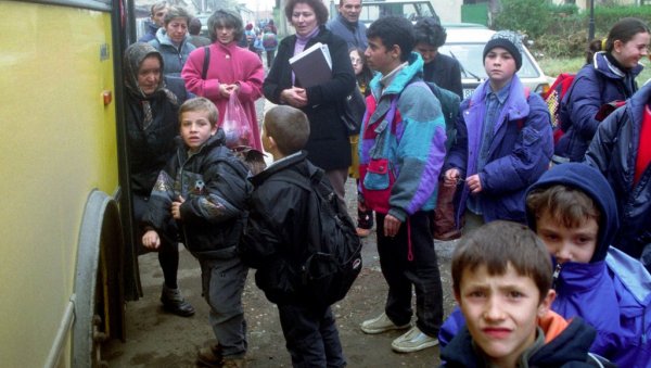 ЖИВОТ СЕ У ЖИВЕ РАНЕ ПРЕТОЧИО: Потресне судбине ђака и директорке Раде Премовић из ОШ у Обилићу, златних јунака наше акције (ФОТО) ЖИВОТ СЕ У ЖИВЕ РАНЕ ПРЕТОЧИО: Потресне судбине ђака и директорке Раде Премовић из ОШ у Обилићу, златних јунака наше акције (ФОТО)