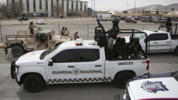 КРВАВИ ИЗБОРИ: Најмање једна особа убијена на бирачком месту у граду Којомеапан у Мексику КРВАВИ ИЗБОРИ: Најмање једна особа убијена на бирачком месту у граду Којомеапан у Мексику