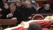 ODMAH NAKON ĐORĐE MELONI: Orban odao poštu bivšem papi Benediktu (FOTO) ODMAH NAKON ĐORĐE MELONI: Orban odao poštu bivšem papi Benediktu (FOTO)