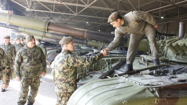 ВОЈНИЦИ ОБУЧЕНИ ДА ИЗВРШЕ СВЕ ЗАДАТКЕ И САЧУВАЈУ МИР: Обилазак снага Војске Србије у Новом Пазару и Рашки (ФОТО) ВОЈНИЦИ ОБУЧЕНИ ДА ИЗВРШЕ СВЕ ЗАДАТКЕ И САЧУВАЈУ МИР: Обилазак снага Војске Србије у Новом Пазару и Рашки (ФОТО)