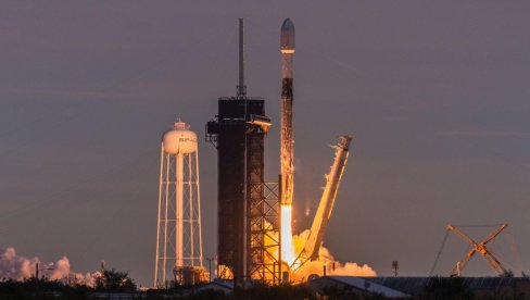 POLETELA RAKETA FALKON 9: Odnela na MSS kosmonaute iz SAD i Rusije POLETELA RAKETA FALKON 9: Odnela na MSS kosmonaute iz SAD i Rusije